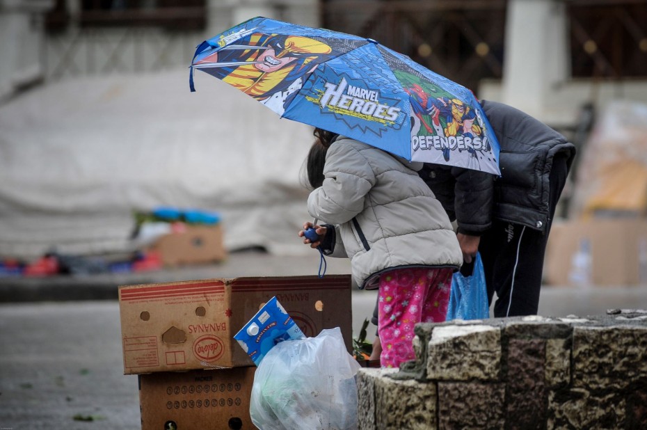 Η συντριπτική πλειοψηφία Γάλλων, Ιταλών και Ελλήνων φοβάται τη φτώχεια