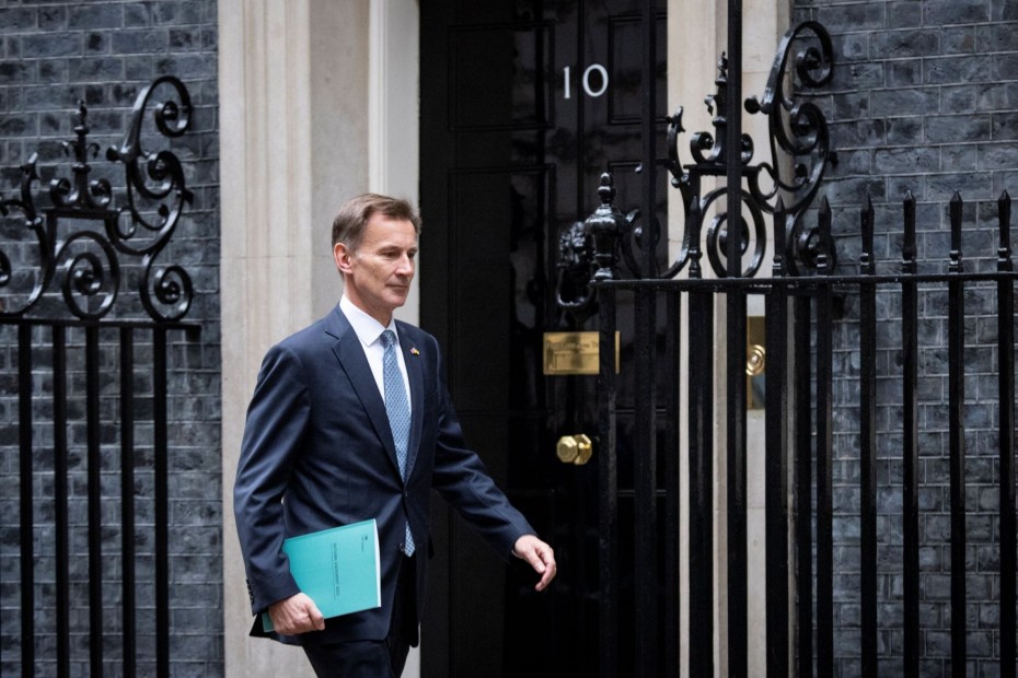 Βρετανία: Νέος μίνι προϋπολογισμός με πρόβλεψη ύφεσης 1,4% για το 2023