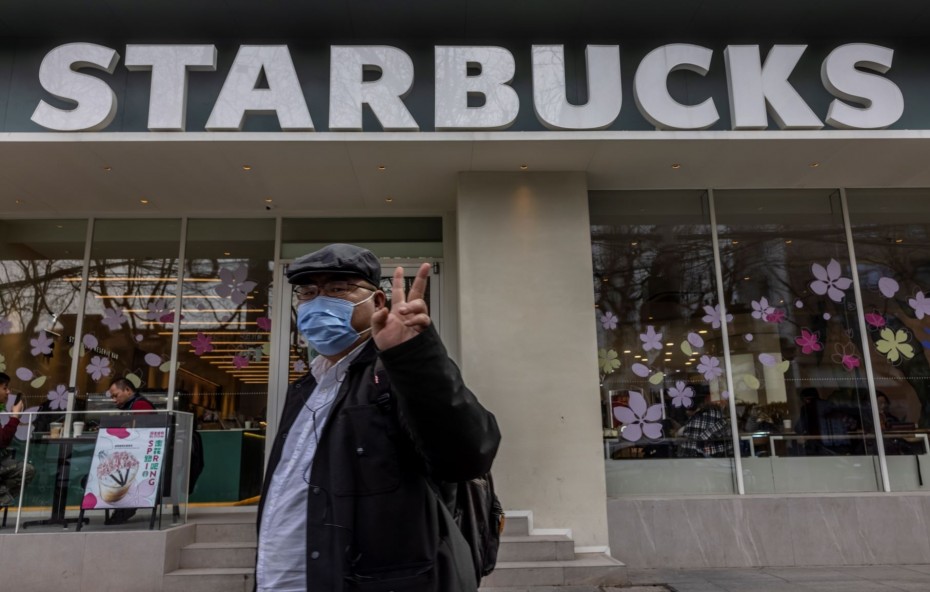 «Η Εξέγερση της Κόκκινης Κούπας» βάζει δύσκολα στην Starbucks