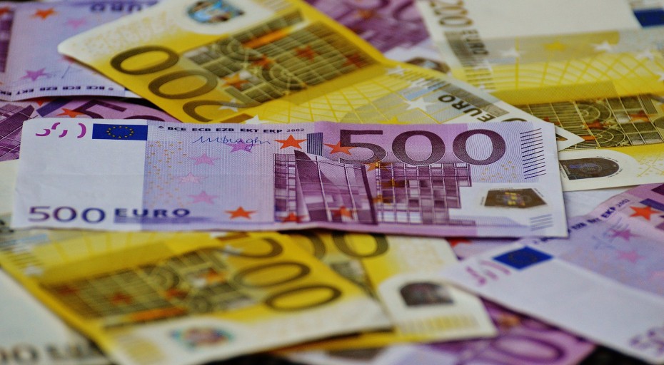 Συνάλλαγμα: Ισχυρότερη η άνοδος του ευρώ, στα 1,0383 η ισοτιμία με το δολάριο