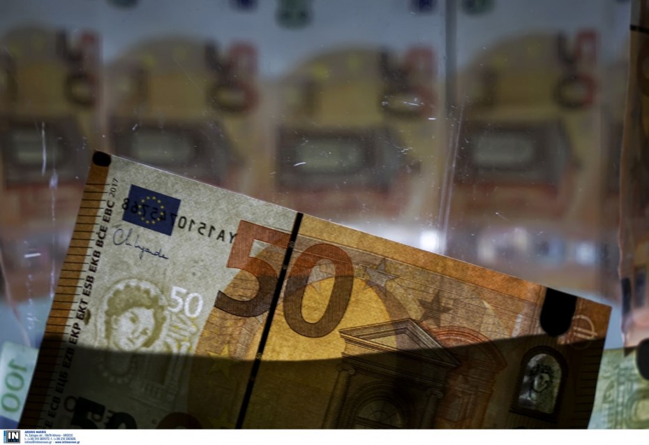 Οριακή πτώση 0,07% για το ευρώ έναντι του δολαρίου στην αγορά συναλλάγματος