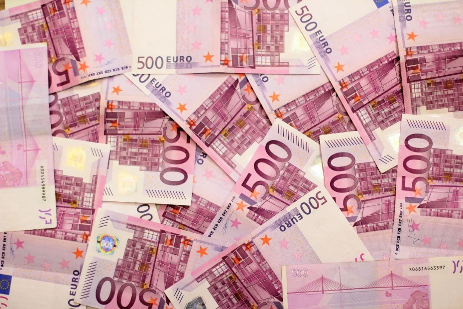 Ανοδικά κινείται το ευρώ στην αγορά συναλλάγματος, στα 1,0544 δολάρια η ισοτιμία