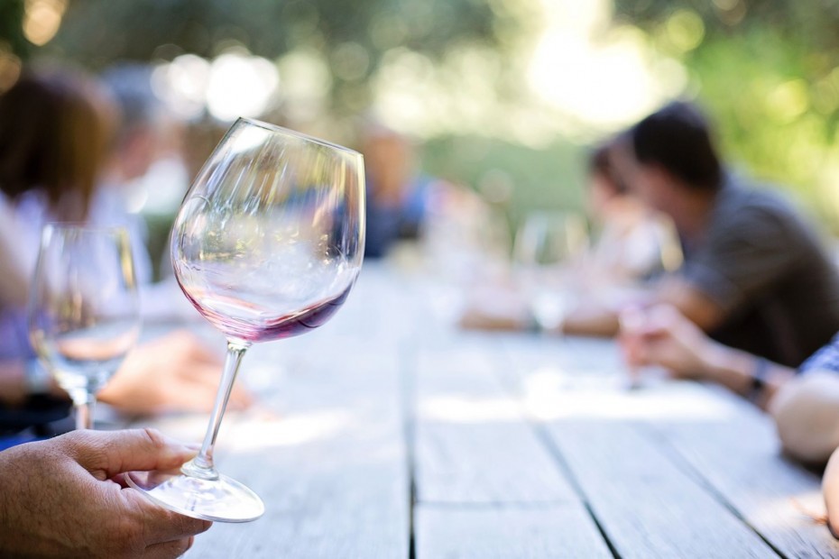 Εκτοξεύτηκε η κατανάλωση κρασιού στην Ελλάδα τη διετία 2021-2022