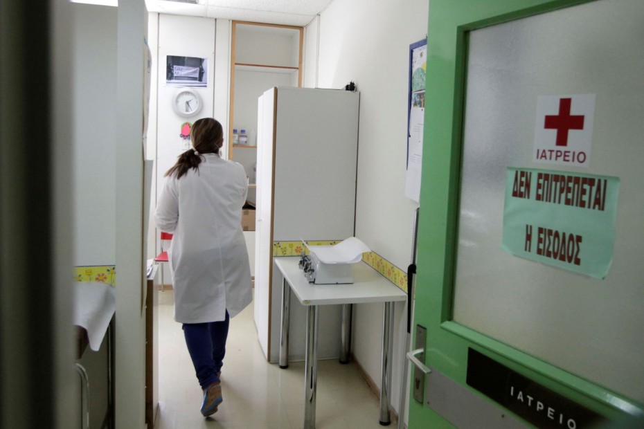 «Ασφυξία» στα παιδιατρικά νοσοκομεία από το κοκτέιλ γρίπης και Covid-19