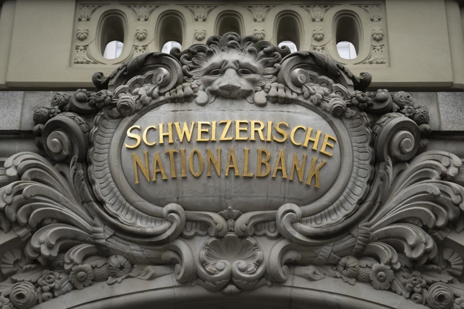 Πλήγμα για χιλιάδες δανειολήπτες σε ελβετικό φράγκο από την αύξηση του βασικού επιτοκίου της SNB