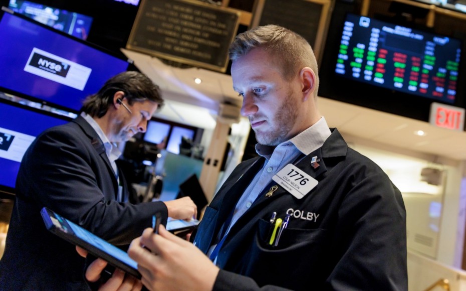 Έντονες πιέσεις στη Wall Street, απώλειες και για τους τρεις δείκτες