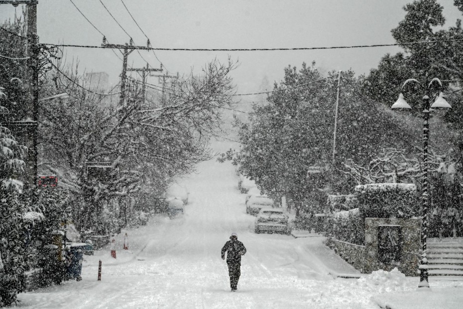 Έκτακτο δελτίο από την ΕΜΥ: Χιόνια, κρύο και θυελλώδεις βοριάδες φέρνει η «Μπάρμπαρα»