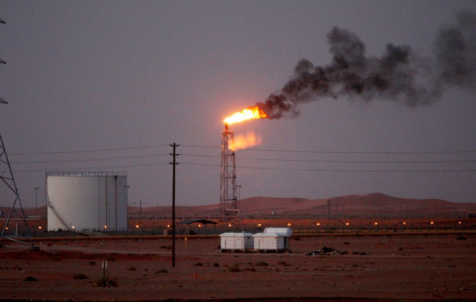 Η Σαουδική Αραβία βάζει... φωτιά στις τιμές του πετρελαίου