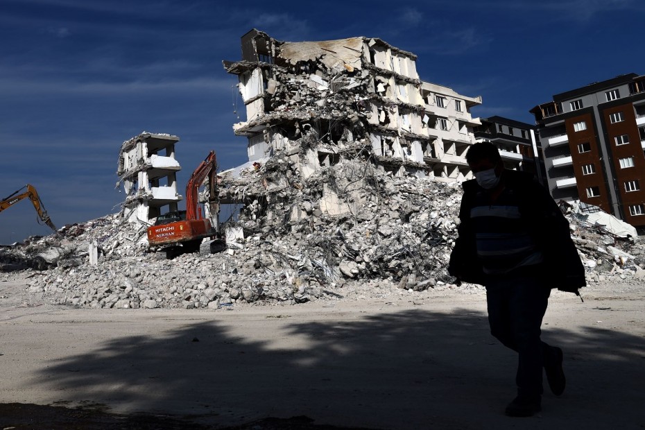 Ξεπερνούν τα 100 δισ. δολάρια οι καταστροφές από τον φονικό σεισμό στην Τουρκία