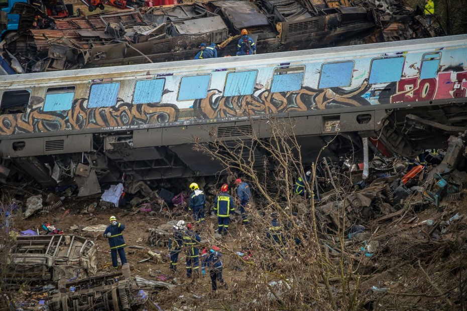 Τριήμερο πένθος για την τραγωδία στα Τέμπη - Στους 36 οι νεκροί από το σιδηροδρομικό δυστύχημα