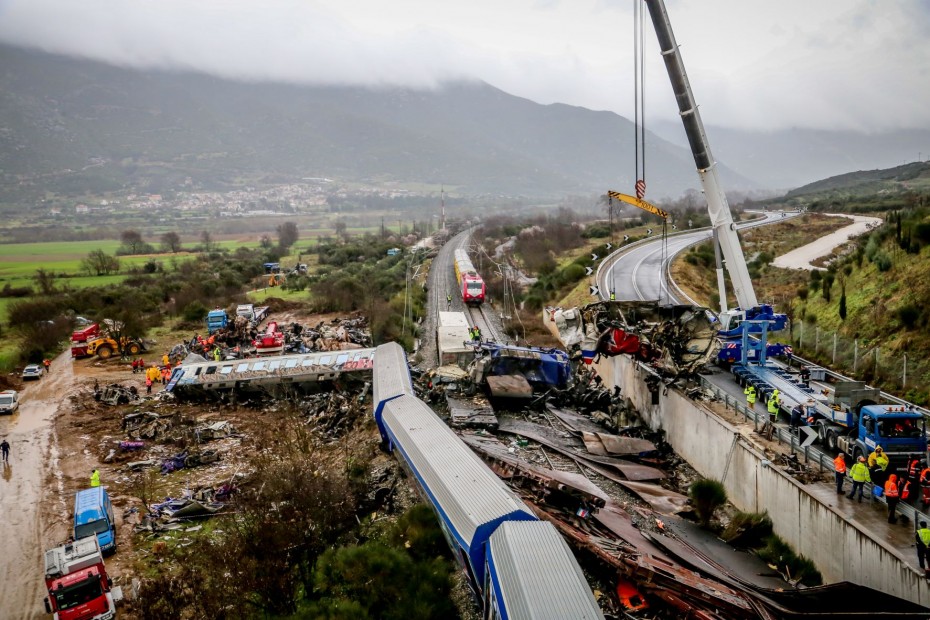Η τραγωδία στα Τέμπη έφερε ξανά στην επιφάνεια τα χάλια των ελληνικών σιδηροδρόμων από το 2010