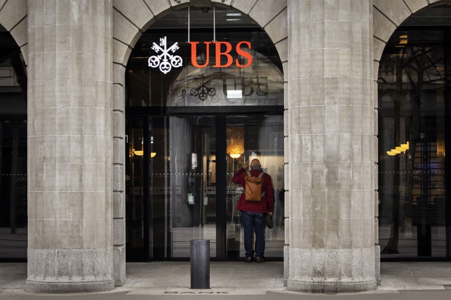 Λευκός καπνός για την εξαγορά της Credit Suisse από τη UBS