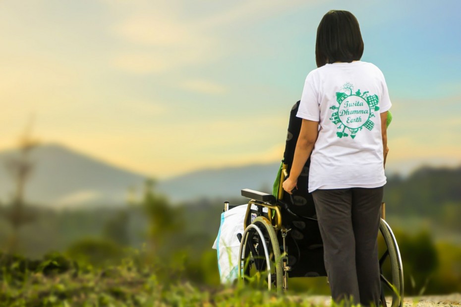 Πρωτομαγιά με «Προσωπικό Βοηθό για Άτομα με Αναπηρία» και αύξηση κατά 8% των επιδομάτων