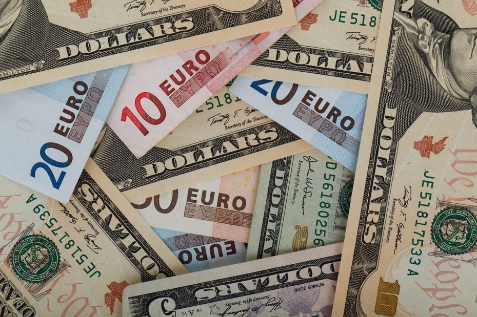 Ενισχύεται το δολάριο στην αγορά συναλλάγματος, στο 1,0981 η ισοτιμία με το ευρώ