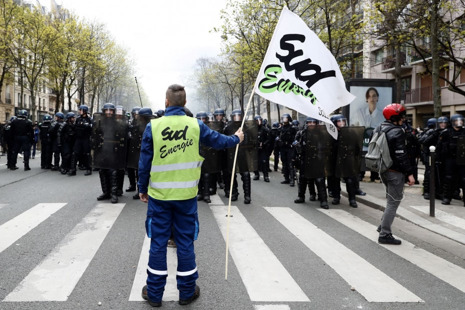 Νέο κύμα οργής στους δρόμους της Γαλλίας κατά του συνταξιοδοτικού του Μακρόν