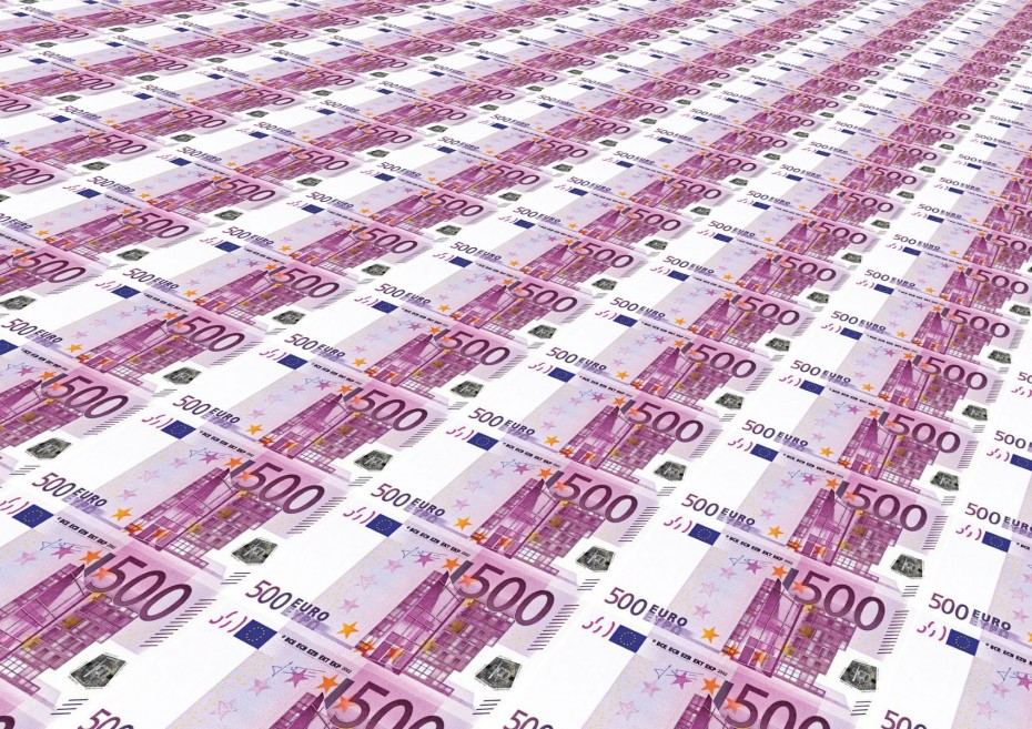 Οριακή άνοδος του ευρώ έναντι του δολαρίου στην αγορά συναλλάγματος