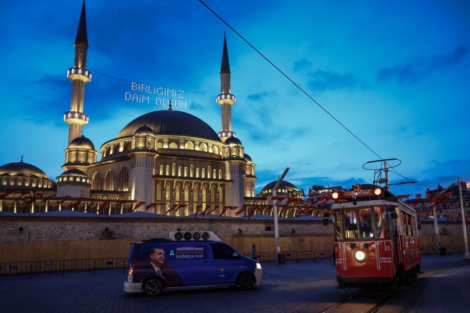 Οριακές εκλογές στην Τουρκία - Μάχη σώμα με σώμα Ερντογάν-Κιλιτσντάρογλου για τον προεδρικό θώκο