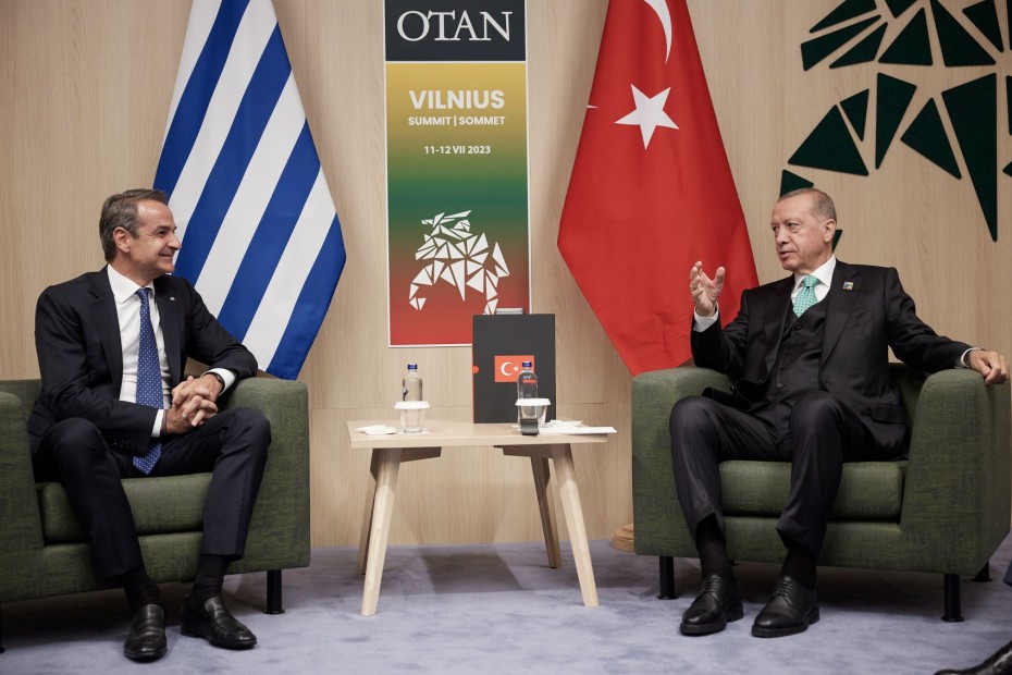 Σύνοδος Κορυφής ΝΑΤΟ: Χαμόγελα και... ειλικρίνεια στη συνάντηση Μητσοτάκη-Ερντογάν