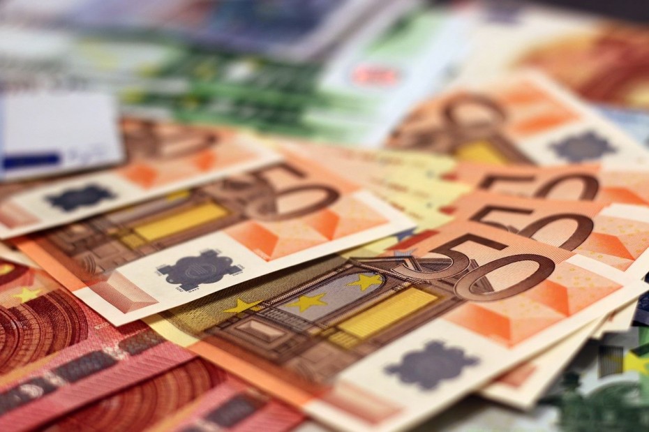 Οριακή άνοδος για το ευρώ στην αγορά συναλλάγματος, στα 1,0881 δολάρια η ισοτιμία