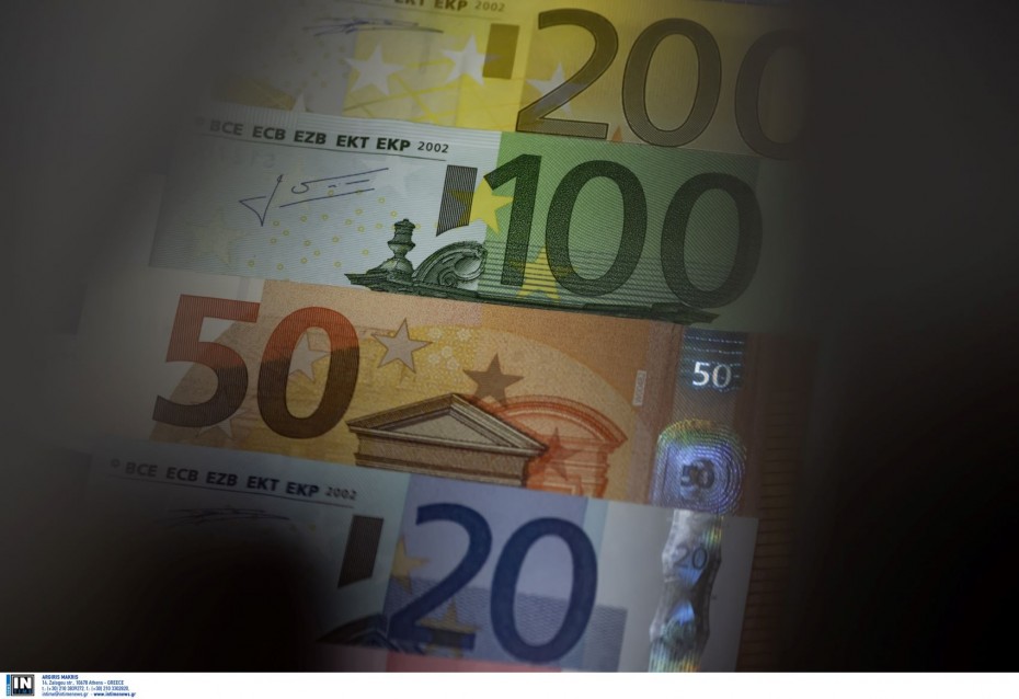 Μικρές απώλειες για το ευρώ στην αγορά συναλλάγματος, στα 1,0902 δολάρια η ισοτιμία